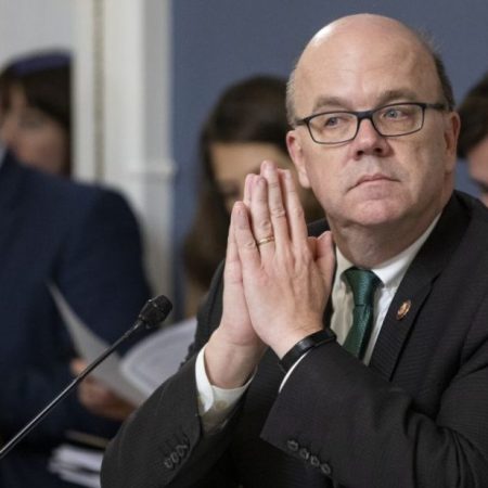 Congresista demócrata pide a Biden levantar las sanciones contra Venezuela