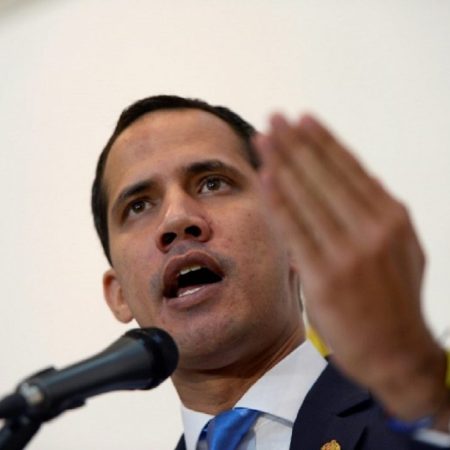 Juan Guaidó, el jefe parlamentario reconocido como presidente interino de Venezuela por medio centenar de países.(AFP)