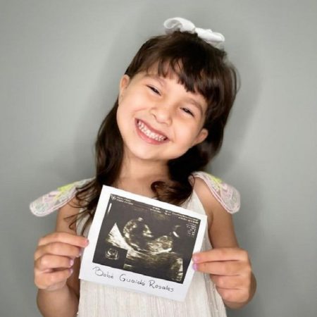 Ahora Miranda será la hermana mayor, dijo su papá Juan Guaidó mientras ella feliz mostraba la primera fotografía de su nueva hermana o hermano. (@Instagram)