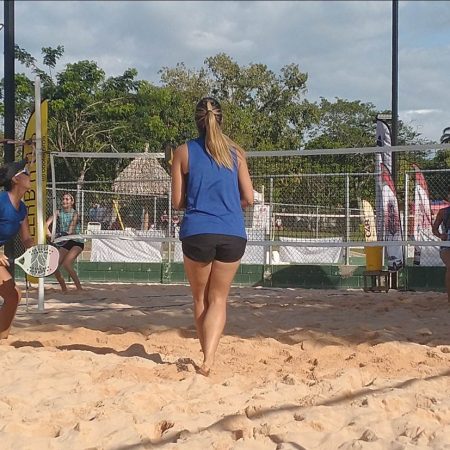 El beach tennis exhibe nuevos talentos de la región. Foto cortesía Producciones DM.