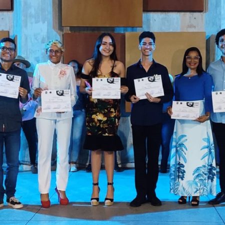 Valeria Ochoa y Diego Ortiz ganaron el Festival Institucional de la Voz Universitaria UC 2023