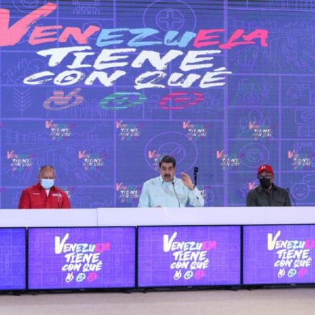 Maduro dice que evaluará el futuro del diálogo con oposición tras caso Saab