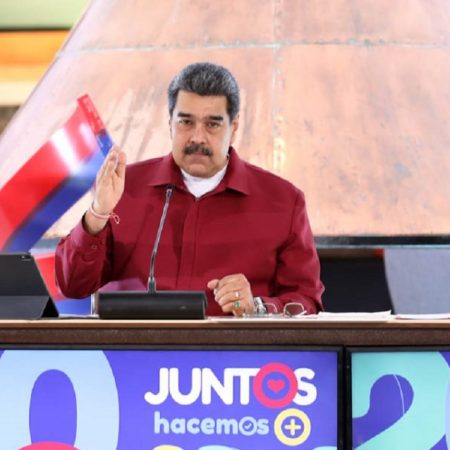 Maduro dice que Duque conspira contra el diálogo de Venezuela