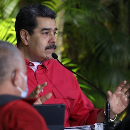 Maduro insta a la juventud a votar en las elecciones regionales y locales