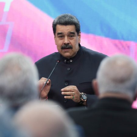 Maduro pide aplicar castigo a las mafias que contrabandean alimentos
