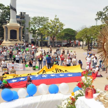 Adoración a Jesús Sacramentado por los no nacidos (Foto: Andrés Galindo)
