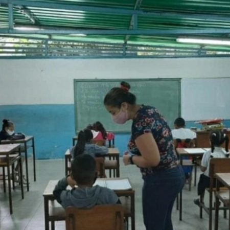 Federación de Maestros reporta asistencia mínima de docentes en las aulas