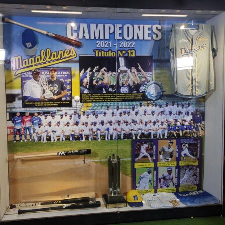 La vitrina reúne una temporada histórica para el Magallanes. Foto cortesía Mishel F.