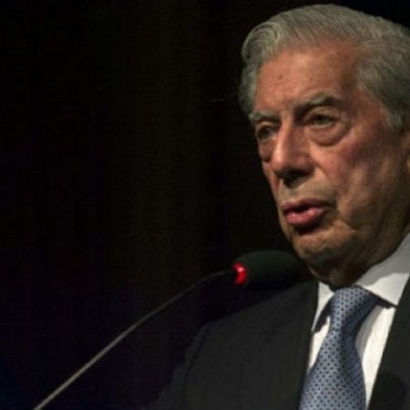 Papeles de Pandora salpican a Vargas Llosa quien aparece con una offshore
