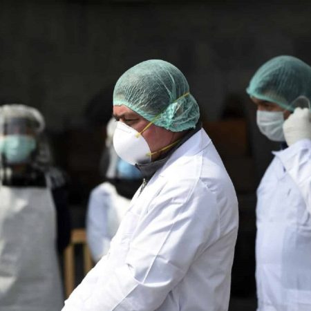 MUV: Murieron 14 trabajadores de la salud por COVID-19 en una semana
