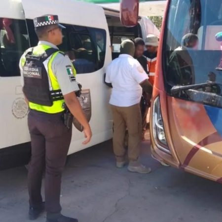 Agentes mexicanos hallan en una semana a 603 migrantes de países de Asia, África y América