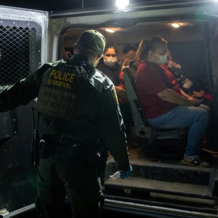 EE.UU. asegura que las expulsiones de venezolanos no son respuesta a los buses