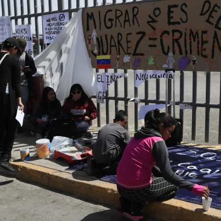 México inicia repatriación de cuerpos de migrantes fallecidos en incendio