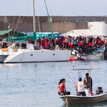 Más de 400 inmigrantes rescatados frente a las islas españolas de Canarias