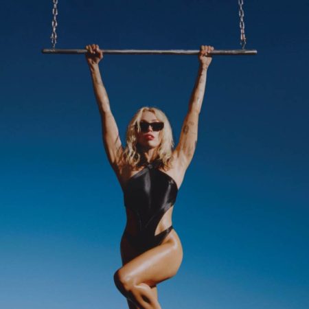 Miley Cyrus anuncia lanzamiento de su disco "Endless Summer Vacation"