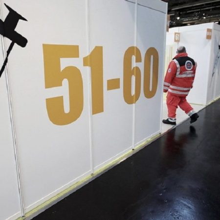 La UE quiere ayudar a "aumentar" la producción de vacunas contra COVID-19