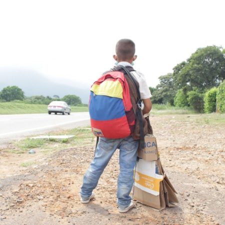 Educación y xenofobia, un desafío para la niñez migrante venezolana en Suramérica