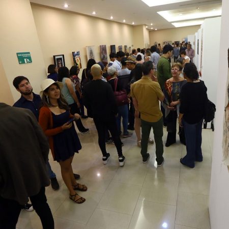 Parte de los asistentes a la inauguración. (Foto Juan Carlos Hernández).