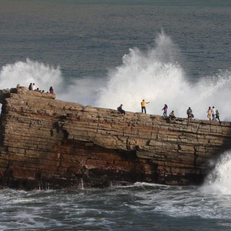 Perú aumenta a 102 los puertos cerrados por intensos oleajes de ligera a fuerte intensidad