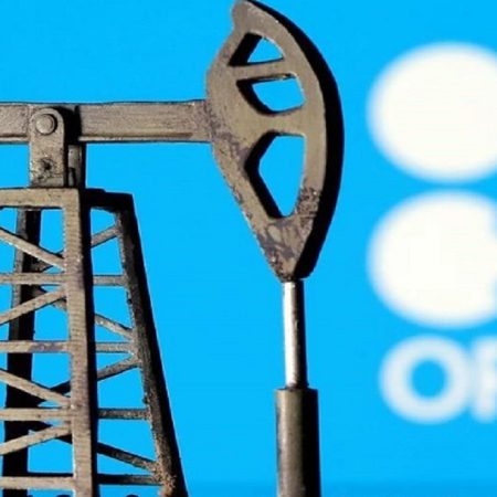 OPEP+ pospone hasta enero un aumento de la producción de 180 mil barriles diarios