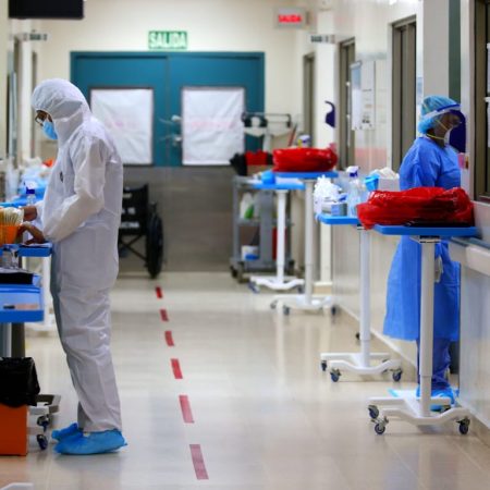 Falta de médicos en Panamá impide abrir nuevas áreas para pacientes de COVID