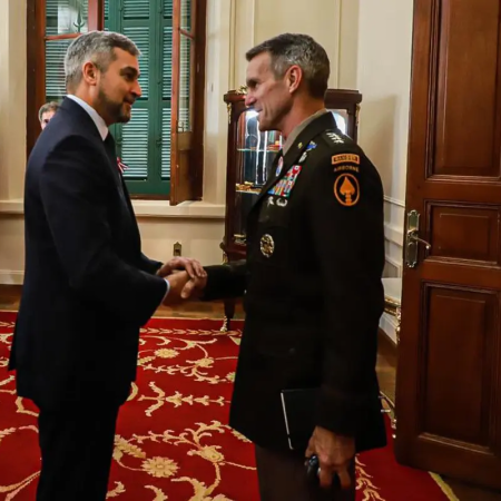 Paraguayo Abdo Benítez recibe al jefe del Comando de Operaciones Especiales de EE.UU.