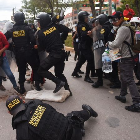 Enfrentamientos por protestas en la ciudad de Cuzco dejan 22 heridos