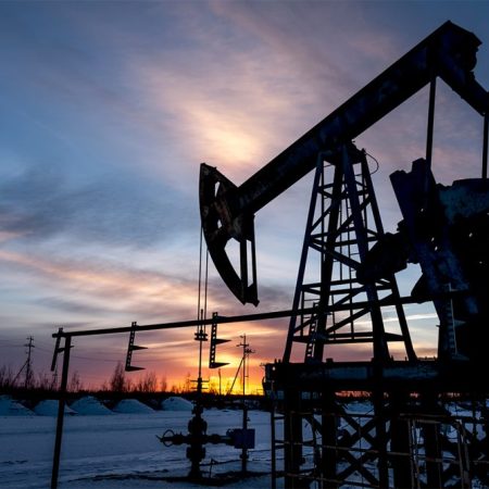 Precio del marcador Brent alcanzó los 100 dólares por barril