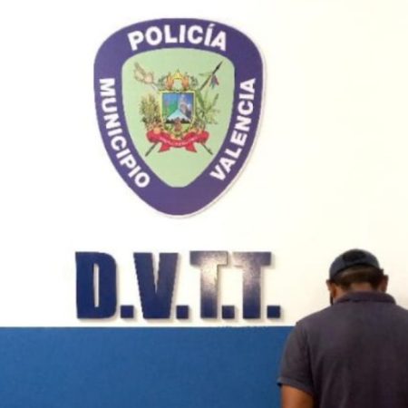 Uno de los sujetos detenidos. Foto: Prensa Poli-Valencia