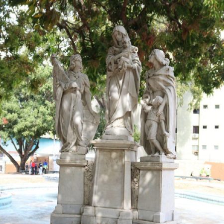 Inspeccionados trabajos de rehabilitación en la plaza Las Tres Marías de Valencia