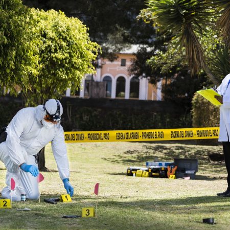 Policía ecuatoriana halló los cuerpos de una venezolana y sus dos hijos en una finca