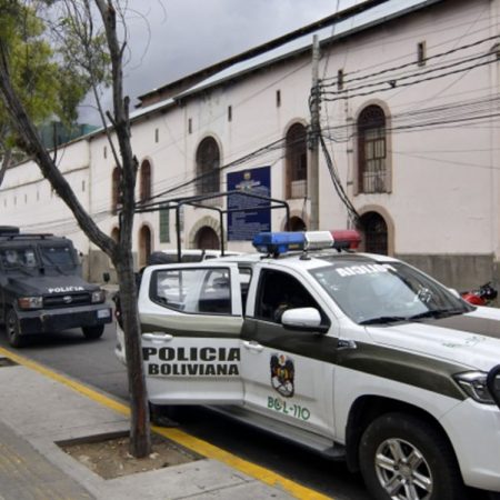 La Policía Boliviana recoge y certifica muertos por COVID-19 en casas y calles