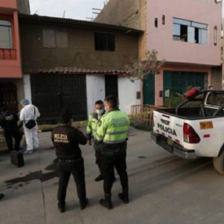 Tres sicarios en moto asesinaron a balazos a un venezolano en Perú