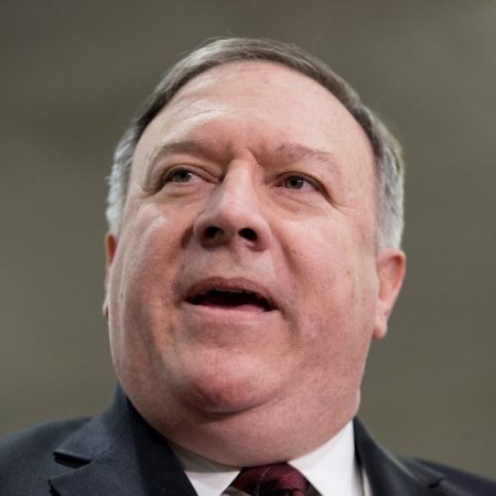 Pompeo tilda de "farsa" las elecciones parlamentarias de Venezuela