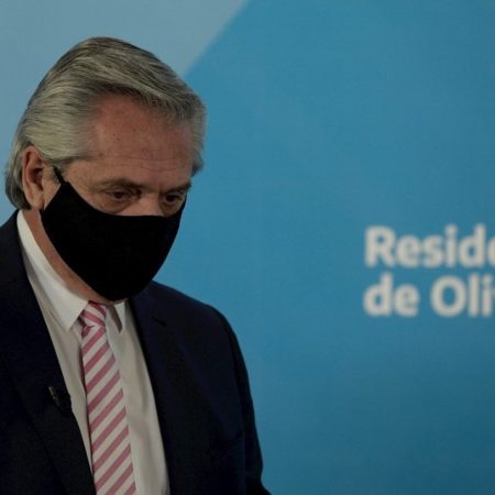 Fernández habla con Putin y le pide garantizar envío de vacunas a Argentina
