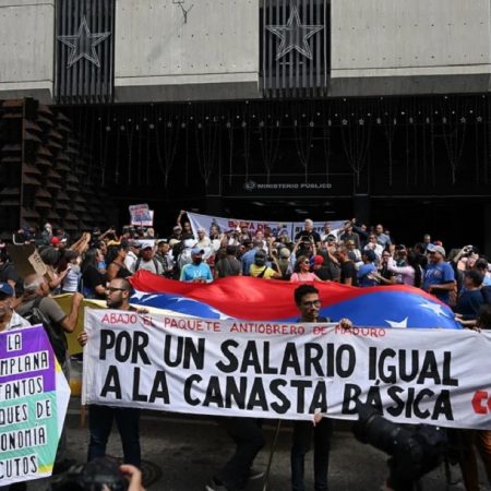 "Mejorar la economía": lo que una encuestadora señala que debe priorizar el próximo Jefe de Estado
