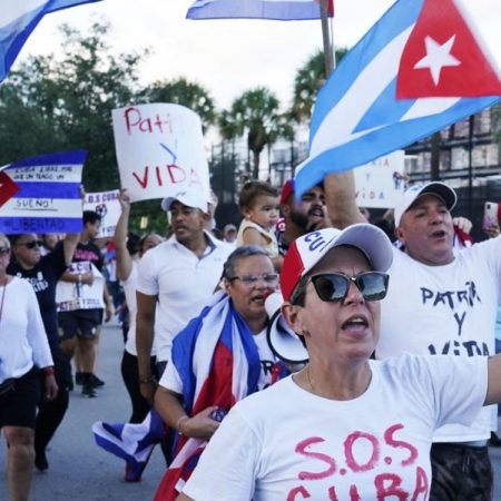 Exilio en Miami no cede en protestas y planea flotilla a Cuba el viernes