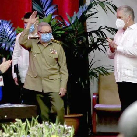 Raúl Castro acudió a una reunión del PCC para analizar las protestas en Cuba