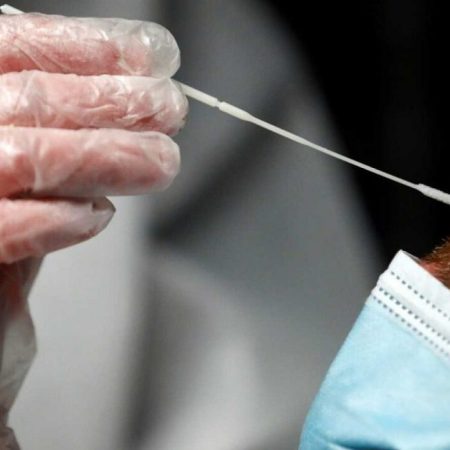 Detectan en Francia un primer caso de la nueva cepa de COVID-19 que surgió en Reino Unido