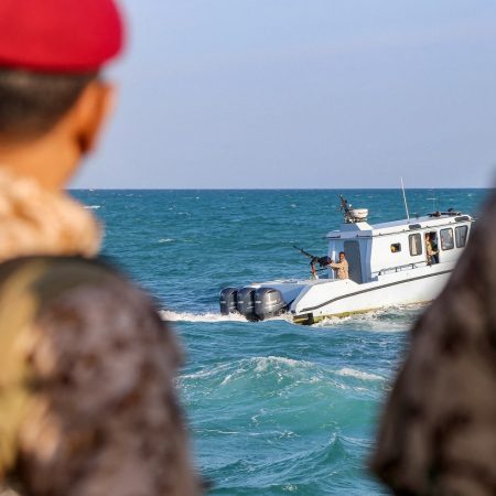 EE.UU. anuncia una coalición militar de 10 países en el mar Rojo ante los ataques hutíes