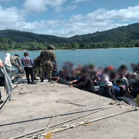 Autoridades de Panamá rescatan a 74 migrantes y arrestan a cuatro coyotes colombianos