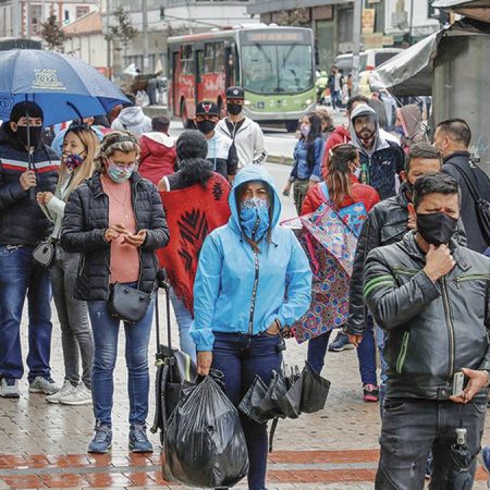 Bogotá impone restricciones a la movilidad por aumento de casos de COVID-19