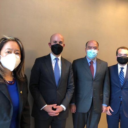 Julio Borges y Tomás Guanipa, sostuvimos una reunión con el asistente especial del presidente
Joe Biden, director principal del Consejo de Seguridad Nacional de EE.UU. para el Hemisferio Occidental, Juan González, y la subsecretaria de Estado Julie Chung. (@Twitter)