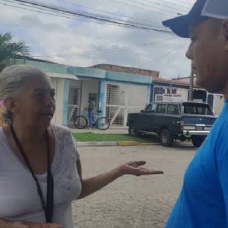 El concejal Rivero visitando las comunidades. (Foto cortesía).
