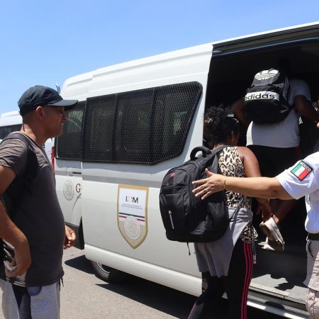Autoridades hallan a 256 migrantes abandonados al este de México en tres operativos