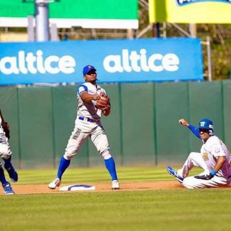El Magallanes mantiene su uniforme, pese a representar a Venezuela. Foto cortesía Béisbol del Caribe.