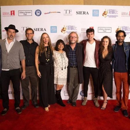 @simonshortfilm
Diego Vicentini y el elenco en la proyección del cortometraje Simón en el 21° Festival de Cine Internacional ARPA en Los Ángeles, California, Estados Unidos