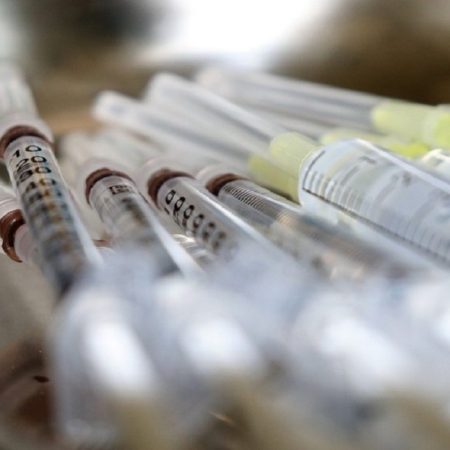 syringe-5057119_960_720-vacunas