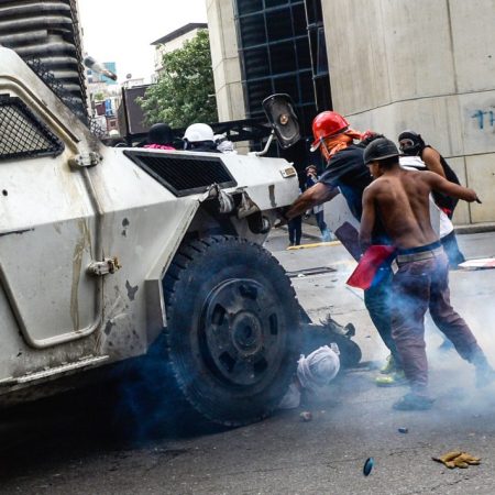 Tanqueta atropelló manifestantes