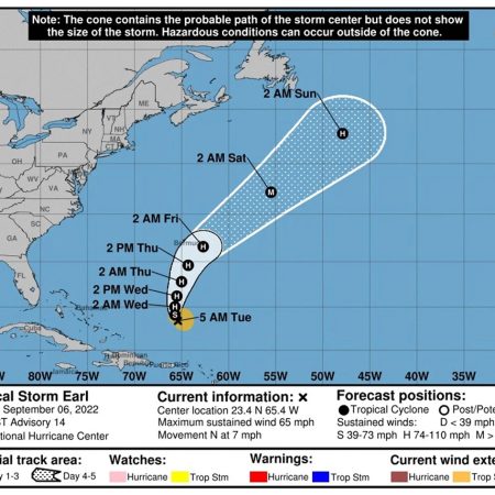 Tormenta tropical Earl se fortalece y amenaza a las Bermudas